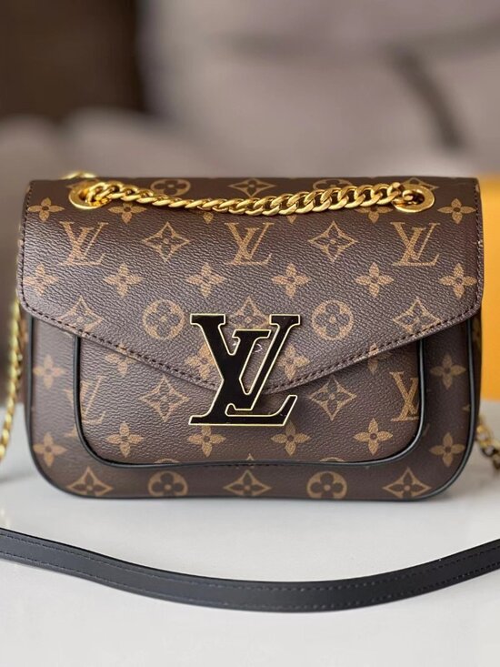 Louis Vuitton. Handbags - 👑Louis Vuitton Passy Bag Monogram